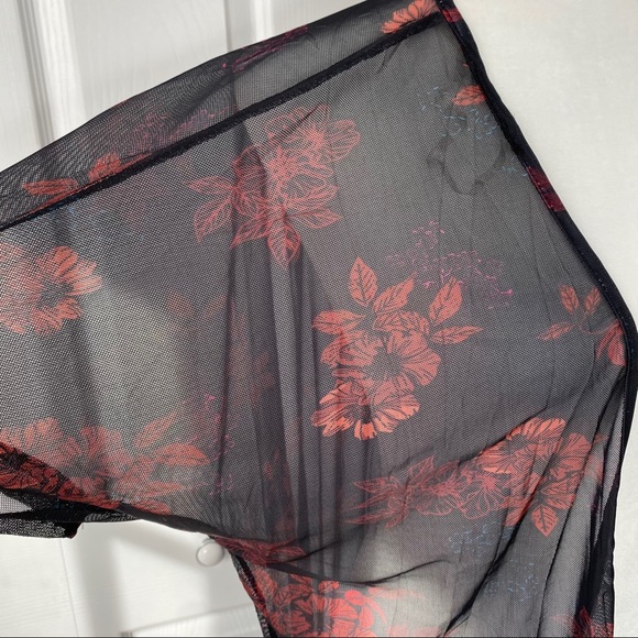 🔥SOLD🔥Boutique High Low Sheer Kimono Black & Red S, M, L - Picture 4 of 13
